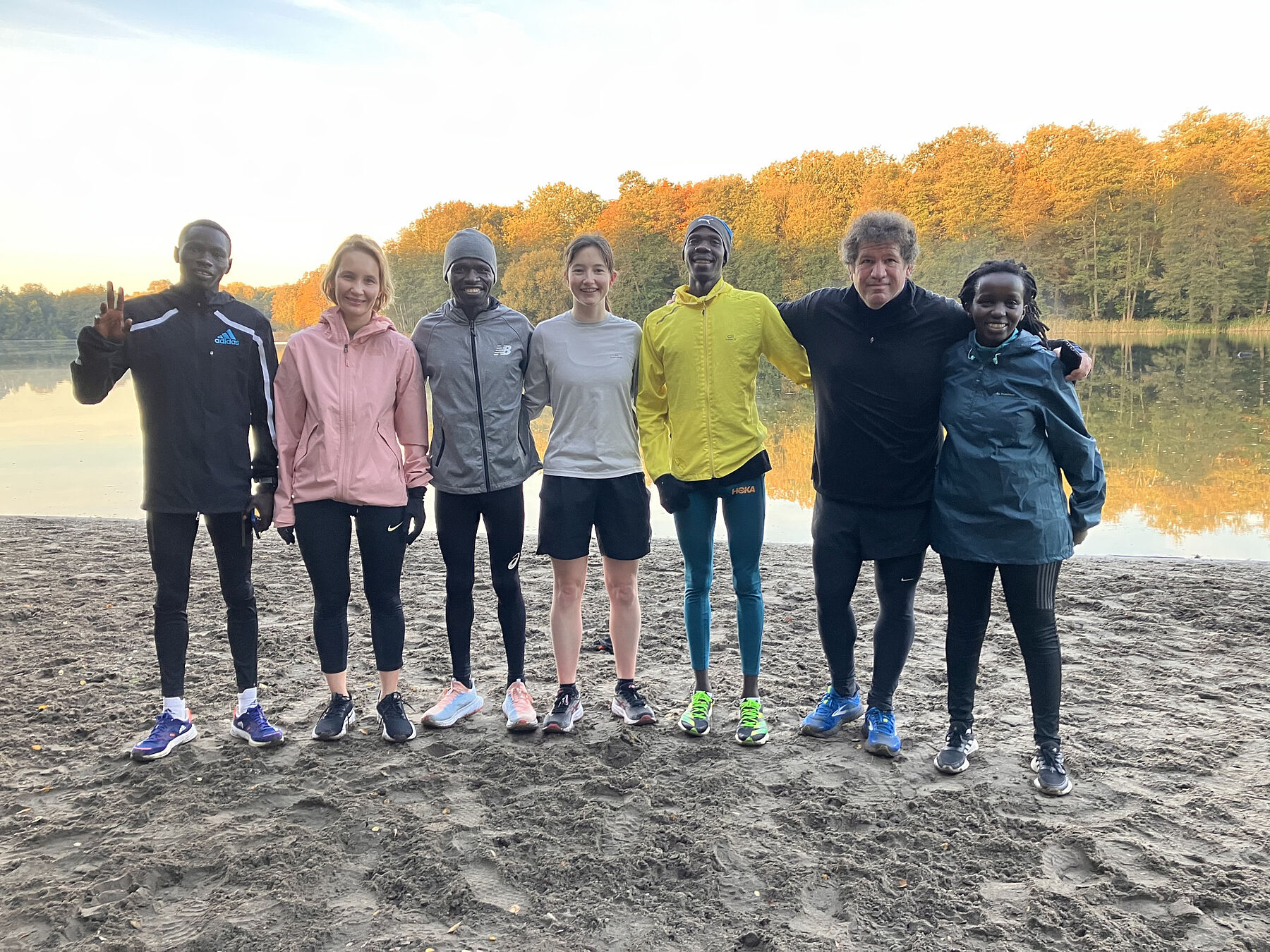 Seven runners stand in front of Grunewaldsee lake
