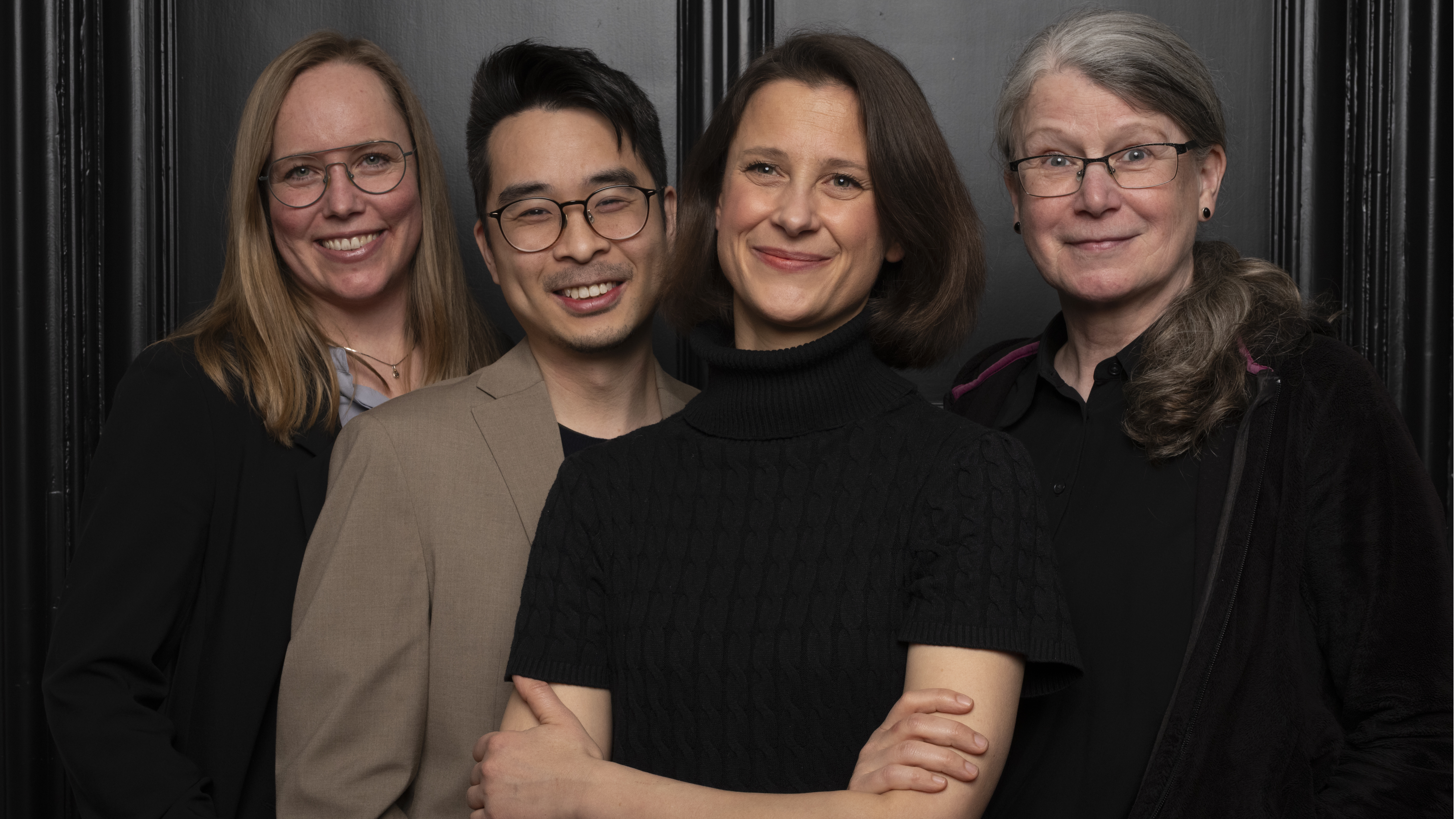 Die RednerInnen (v.l.n.r Marcia C. Schenck, Ronald C. Po, Valeska Huber, Dorothea Weltecke) vor der Tür der Großen Kolloquienraums