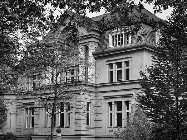 Villa Linde, Hauptgebäude, Wallotstraße 19