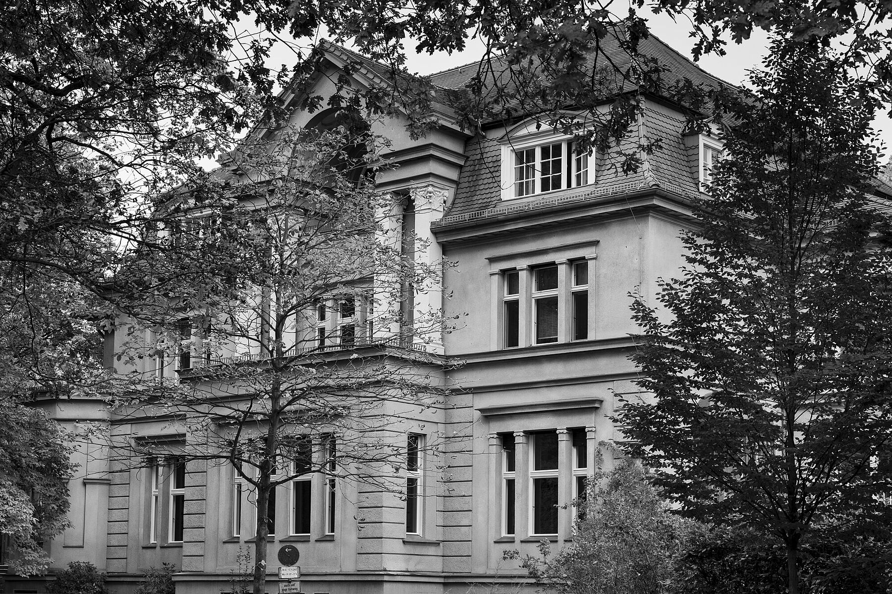 Villa Linde, Hauptgebäude, Wallotstraße 19