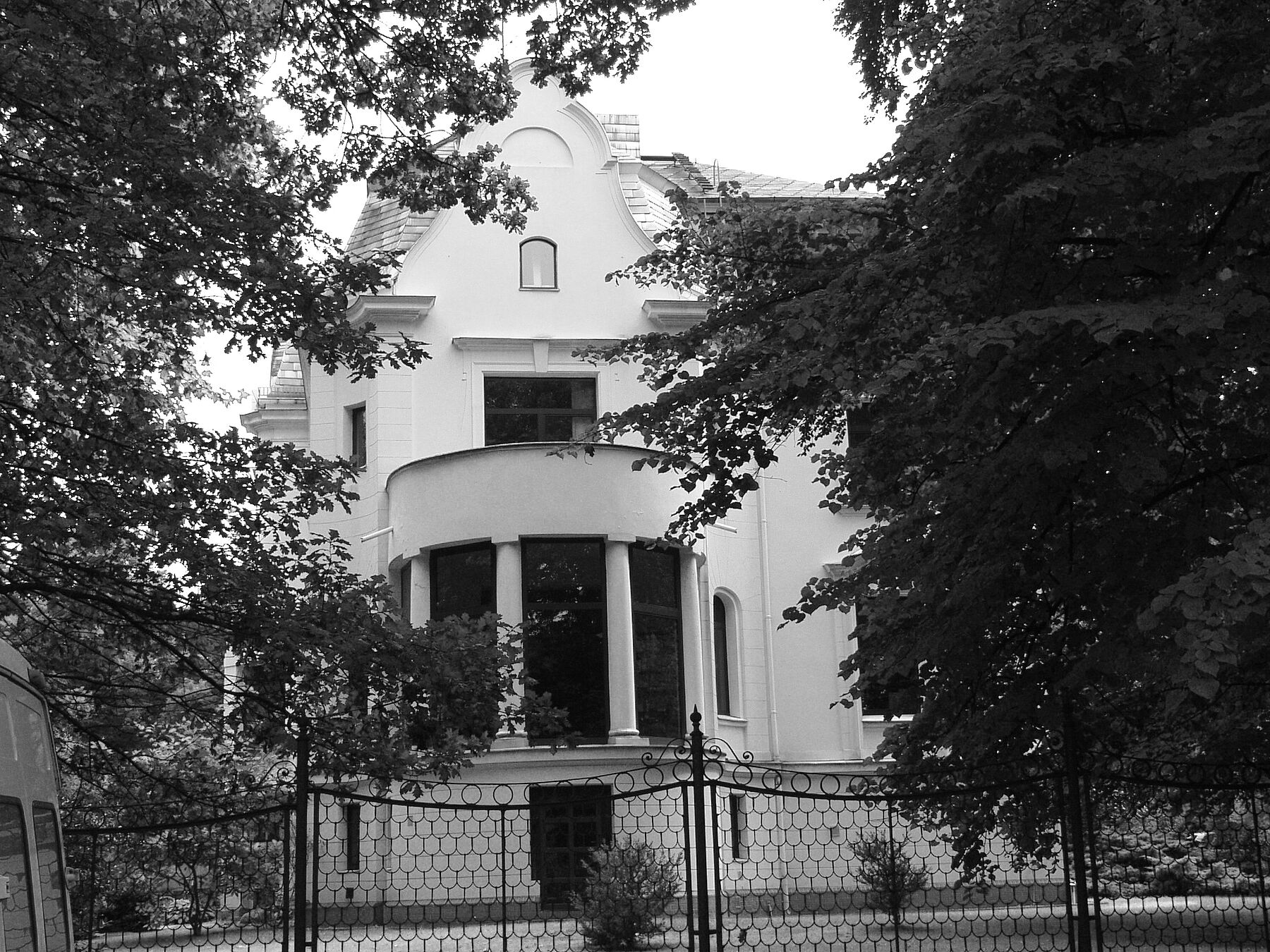 Weiße Villa, Koenigsallee 20/Wallotstr. 21
