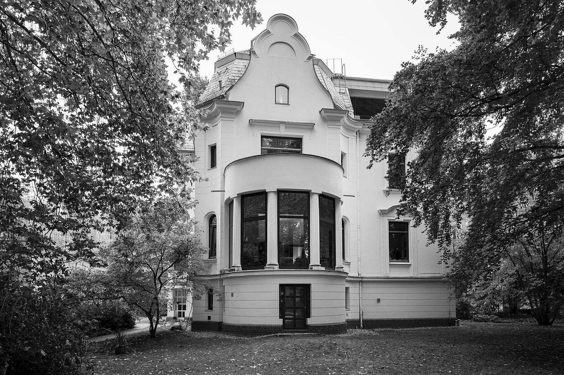 Weiße Villa, Koenigsallee 20, Wallotstraße 21